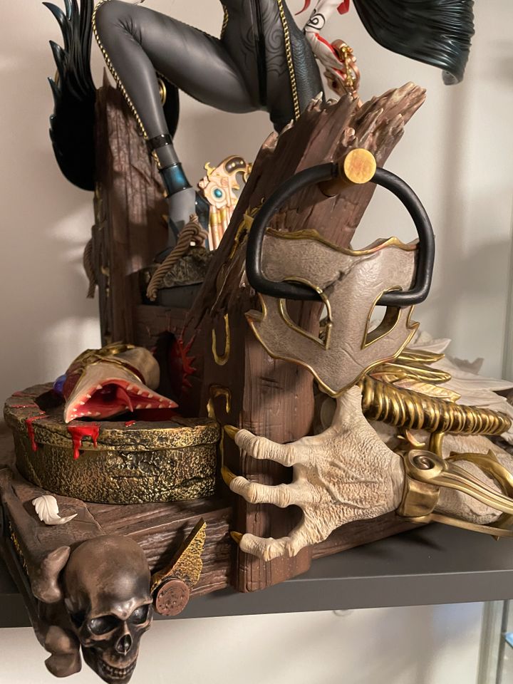 Hummingbird Studio Bayonetta Statue in Kärlingerhaus