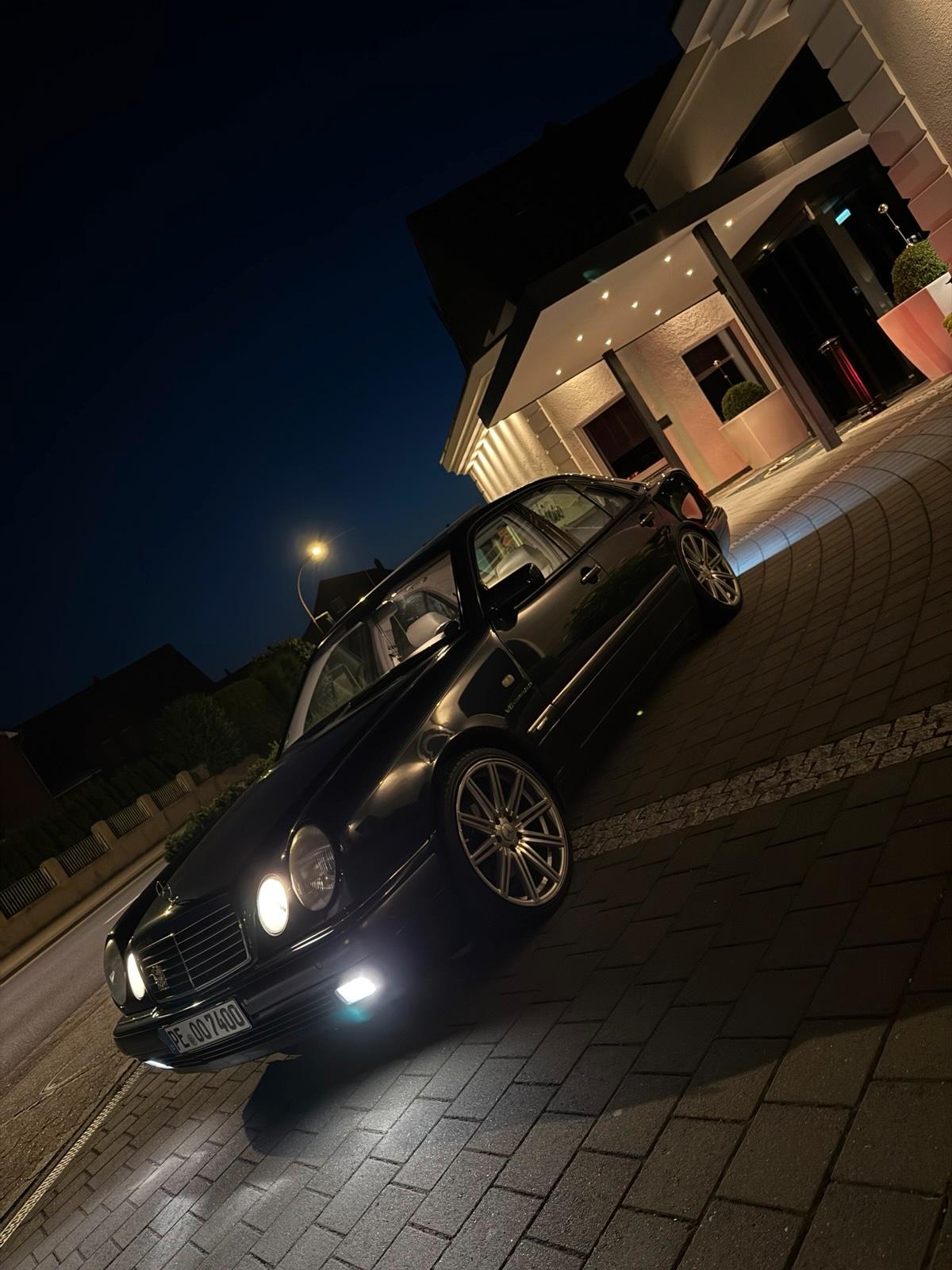Abbildung des Autos Mercedes-Benz E 320 W210…