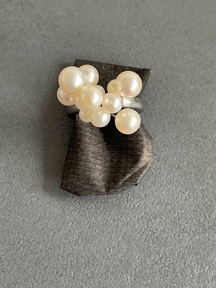 Ring „Wolke“ Edelstahl mit 12 Perlen in Wuppertal