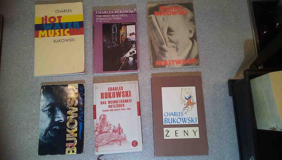 Bücher Charles Bukowski, 1x deutsch, 2x tschechisch in Waldkirch