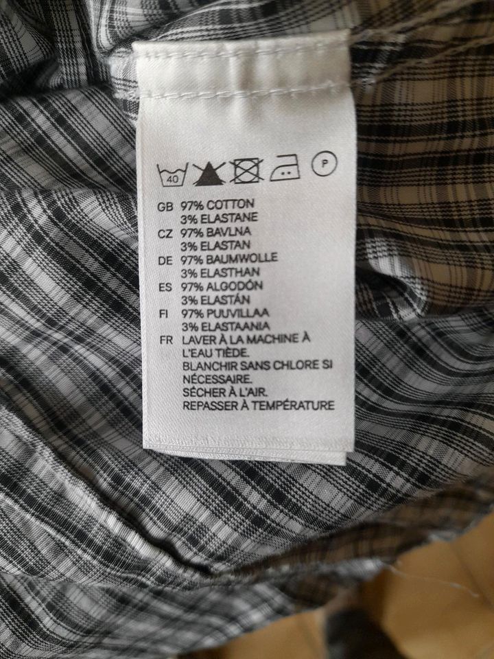 2x H&M Karobluse , 1x Bluse v. Gina, neuwertig in Sinzig