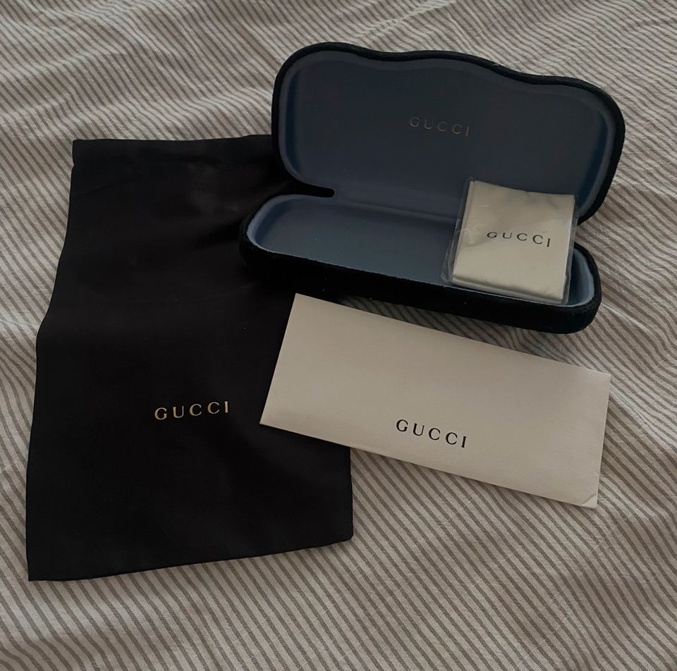 GUCCI Brillenetui Samt in schwarz in Königsbrunn