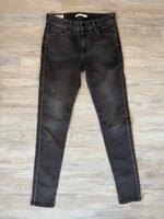Levi‘s 710 Super Skinny 28/29 Grau top silber Streifen besonders Bayern - Waldbrunn Vorschau