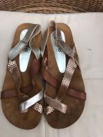 Yokono Zehentrenner 39 Leder Sandalen aus Spanien Nordrhein-Westfalen - Langenfeld Vorschau