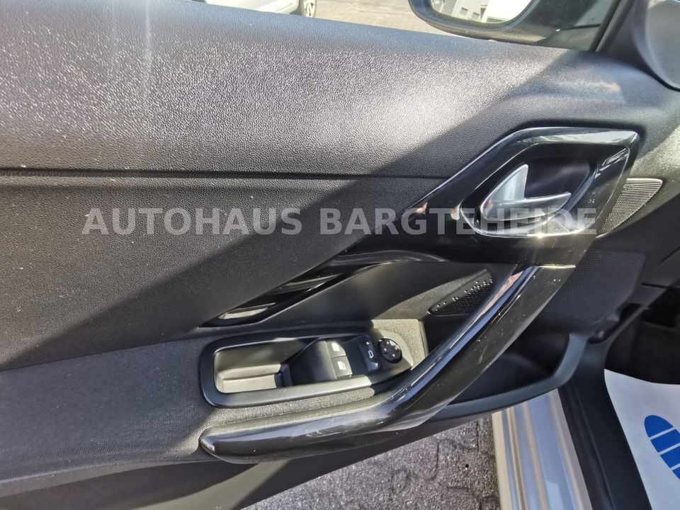 Peugeot 208 Active*KLIMA*PDC*HUNEU* in Bargteheide