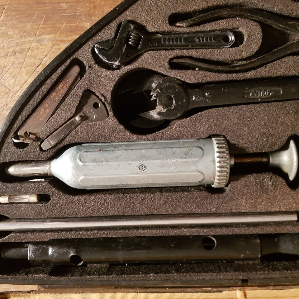 Daimler SP 250 /Jaguar Toolkit Werkzeugkasten - Oldtimer in Strande