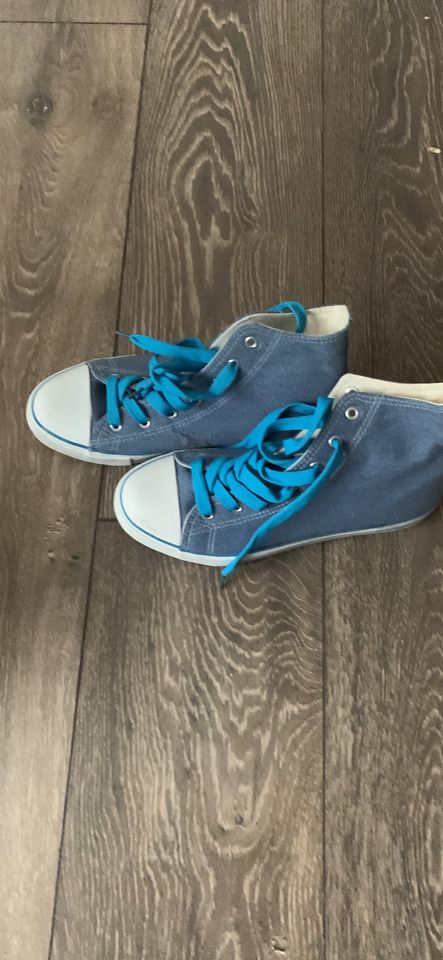 Turnschuhe Jeansstoff in Walldorf