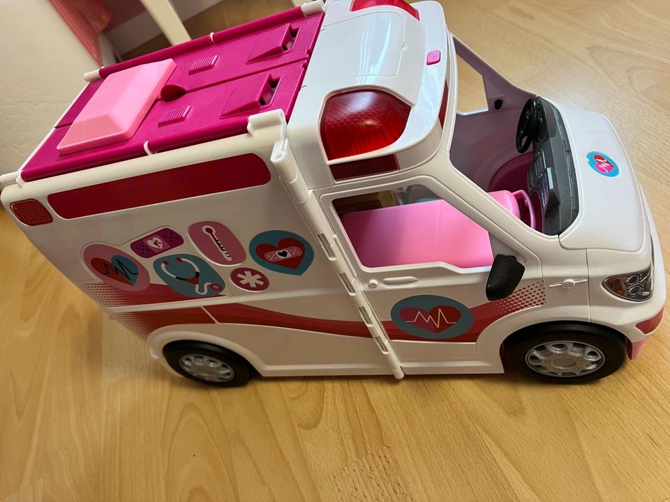 Barbie Sets Krankenwagen Roller Kleidung u.v.m in Sankt Augustin