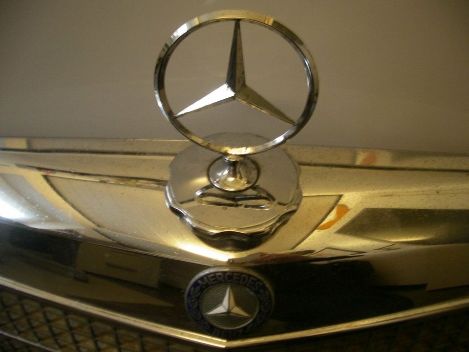 Kühlergrill Mercedes Strich8 Oldtimer in Neusäß