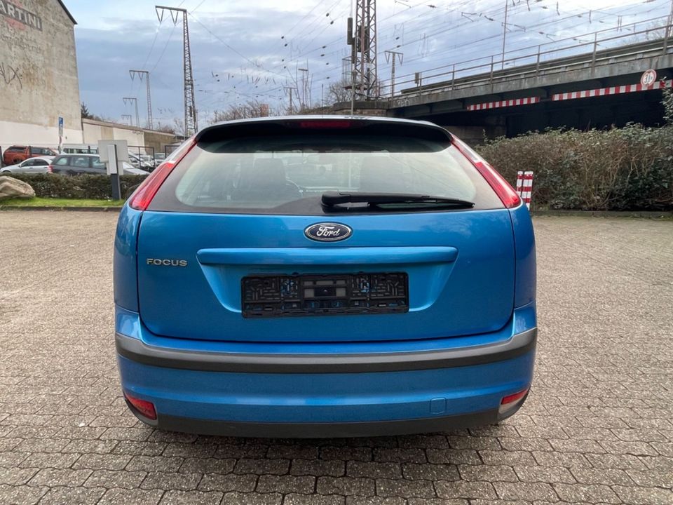 Ford Focus Lim. Ghia in Duisburg