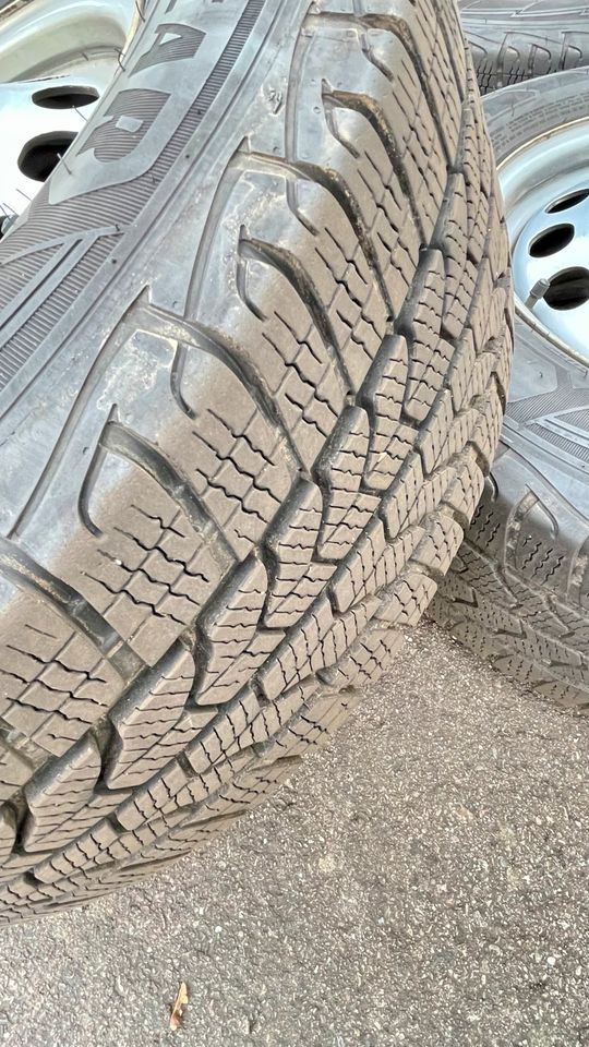 Goodyear Ultra Grip 215/65 R16 Kompletträder Winterreifen in Wilsdruff