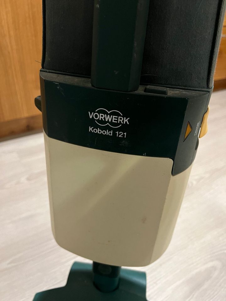 Vorwerk Kobold 121 Staubsauger mit Teppichbürste in Knittlingen