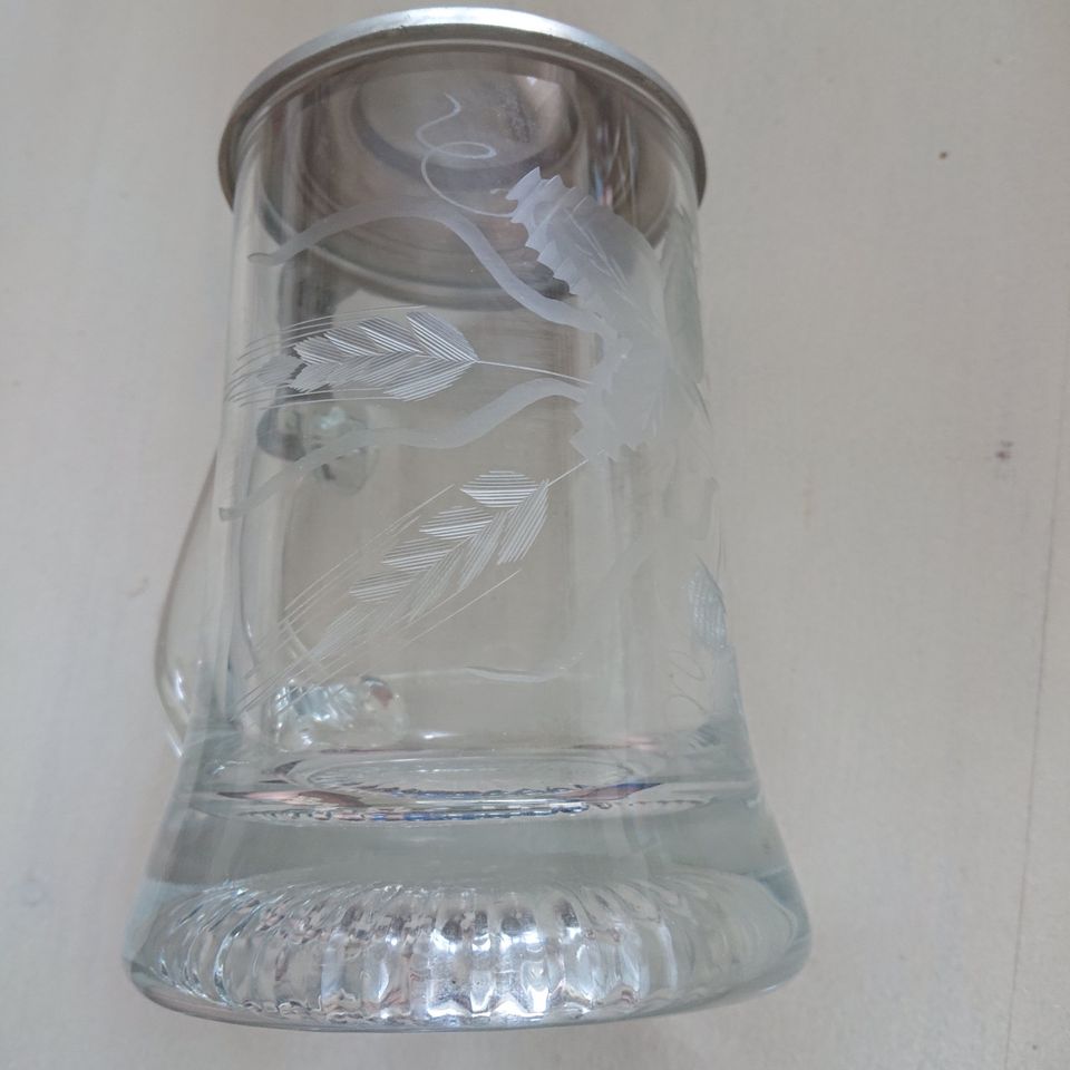Bierkrug / Glaskrug mit Metalldeckel ca. 14/9.5cm in Königslutter am Elm