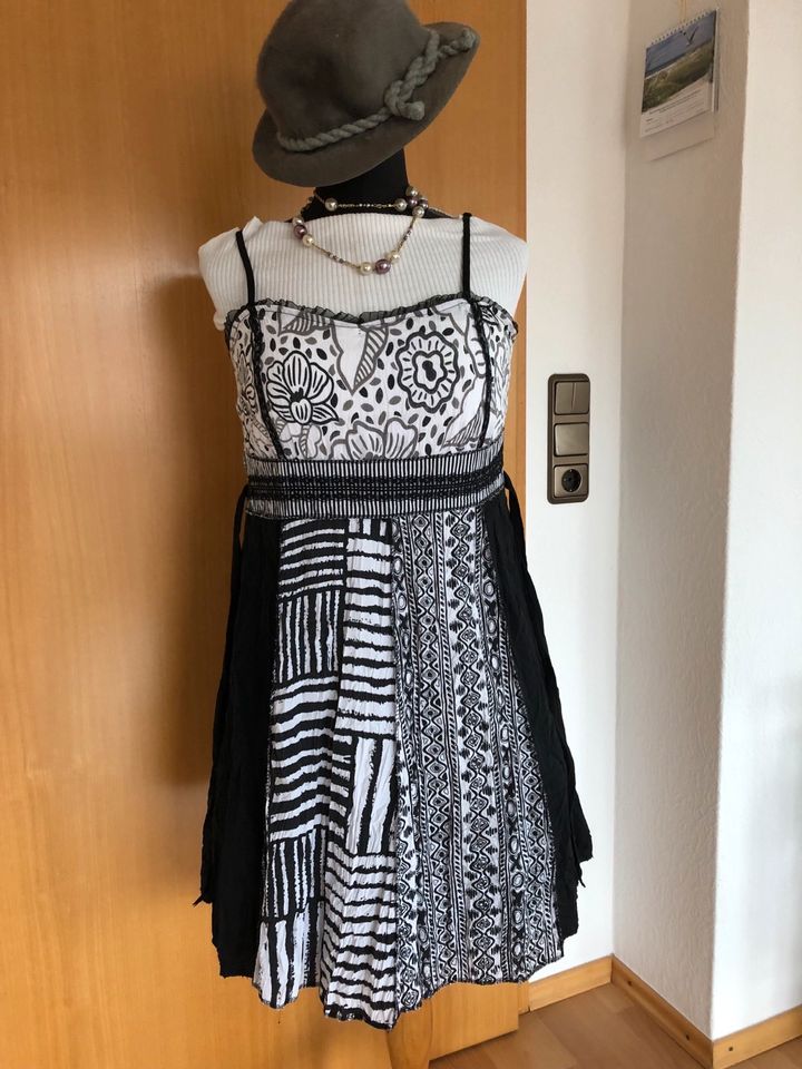 Sommerkleid Gr. 38/40, schwarz/weiß, in Ansbach