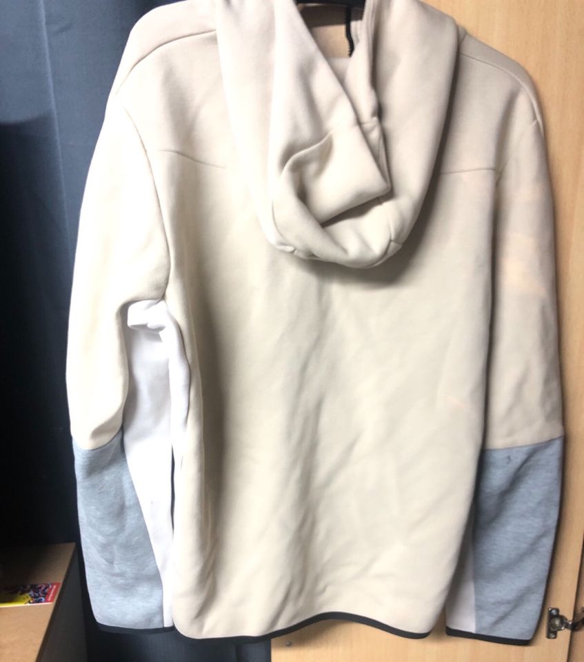 Nike tech fleece Oberteil Beige-Grau in Erftstadt