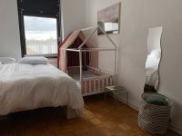 Hausbett Kinderbett Montessori Boden Bett Holz weiß 160x80 Rheinland-Pfalz - Mainz Vorschau