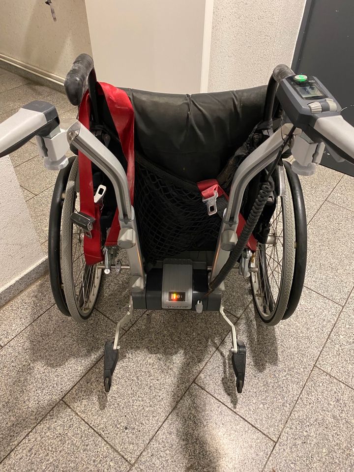 Adaptiv-Rollstuhl Easy 160i mit Schiebehilfe Viamobil V25 Zubehör in Hannover