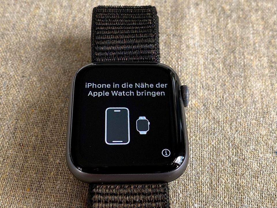 Apple Watch Series 4 LTE Cellular Space Gray 44 mm mit Sport Loop in Nordgermersleben