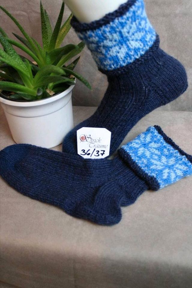 Handgestrickte Umschlag-Socken in Größe 36/37 in Harsefeld