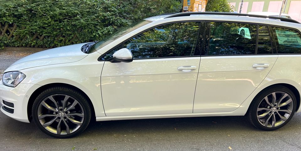 Volkswagen Golf 7 Variant TDI Bluemotion in Berlin