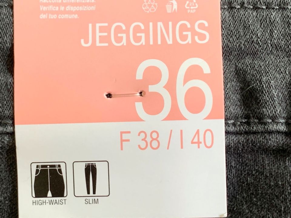 Neu: Jeans, Gr. 36 in Düsseldorf