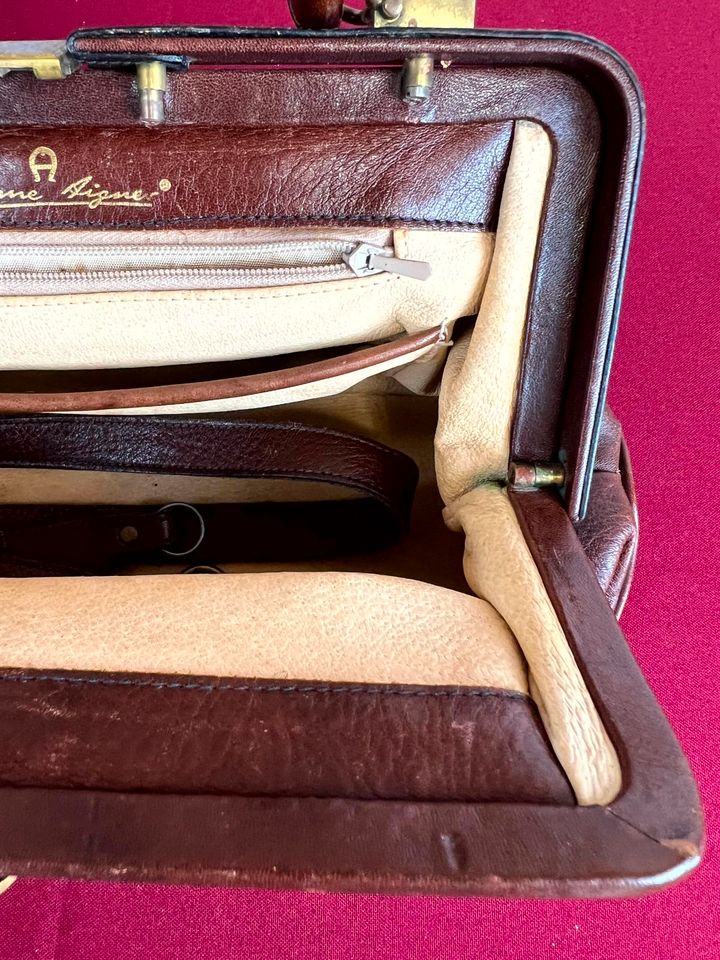 VINTAGE HANDTASCHE ETIENNE AIGNER LEDER UND METALL - Versand kostenlos - Wir sind für Sie da lokal in 86830 Schwabmünchen oder online ARTHOME24 in Schwabmünchen