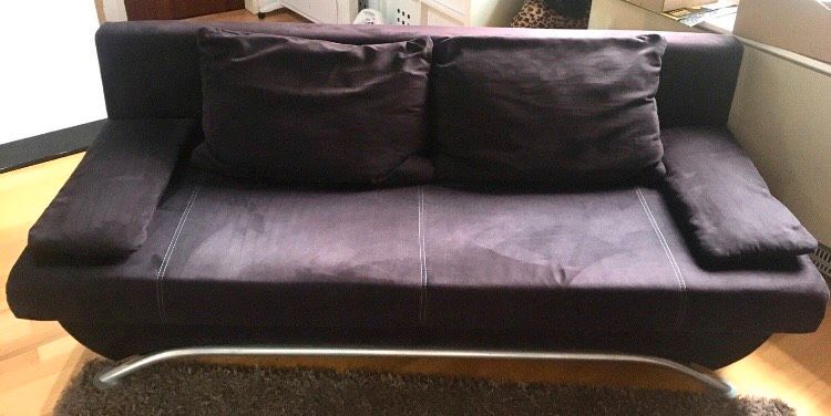 Schwarzes Sofa mit Bettfunktion & Bettkasten in Insingen