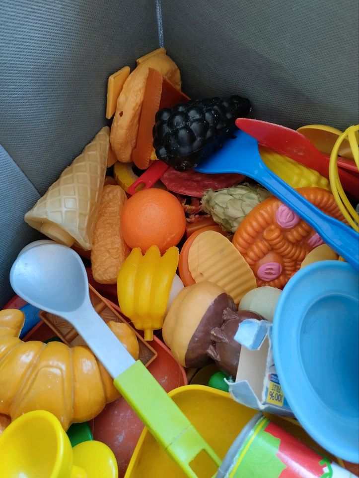 Küchen Utensilien Kinder Plastik Kinderküche Obst Gemüse Geschir in Schieder-Schwalenberg