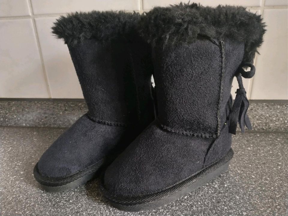 NEU & UNGETRAGEN - UGG Imitat Stiefel, Größe 21 in Berlin