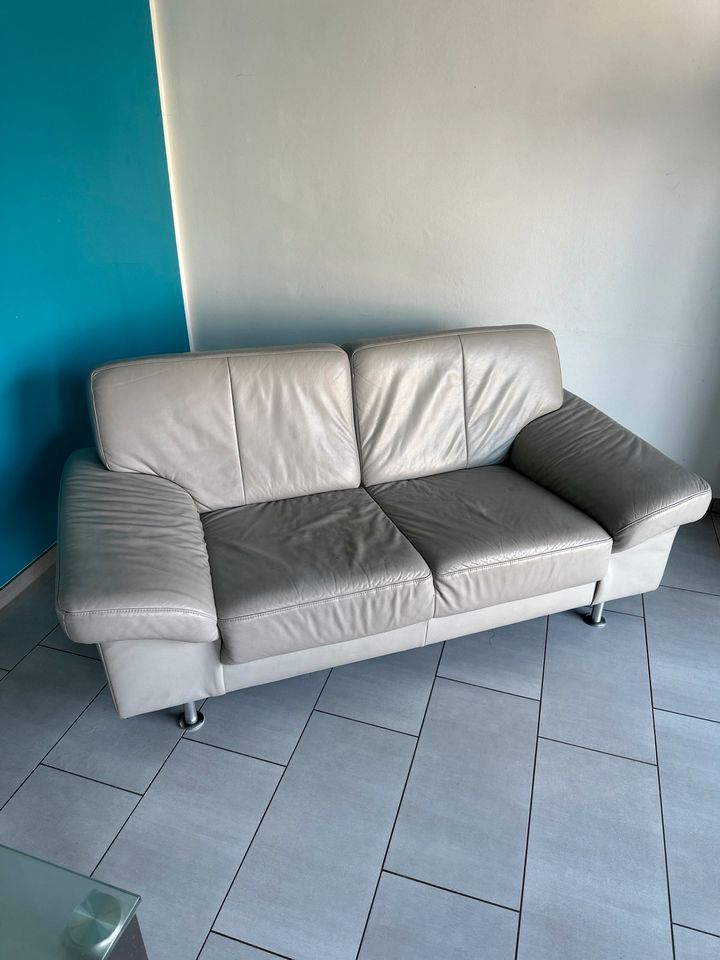 Hellgraue Leder Couch. in Troisdorf