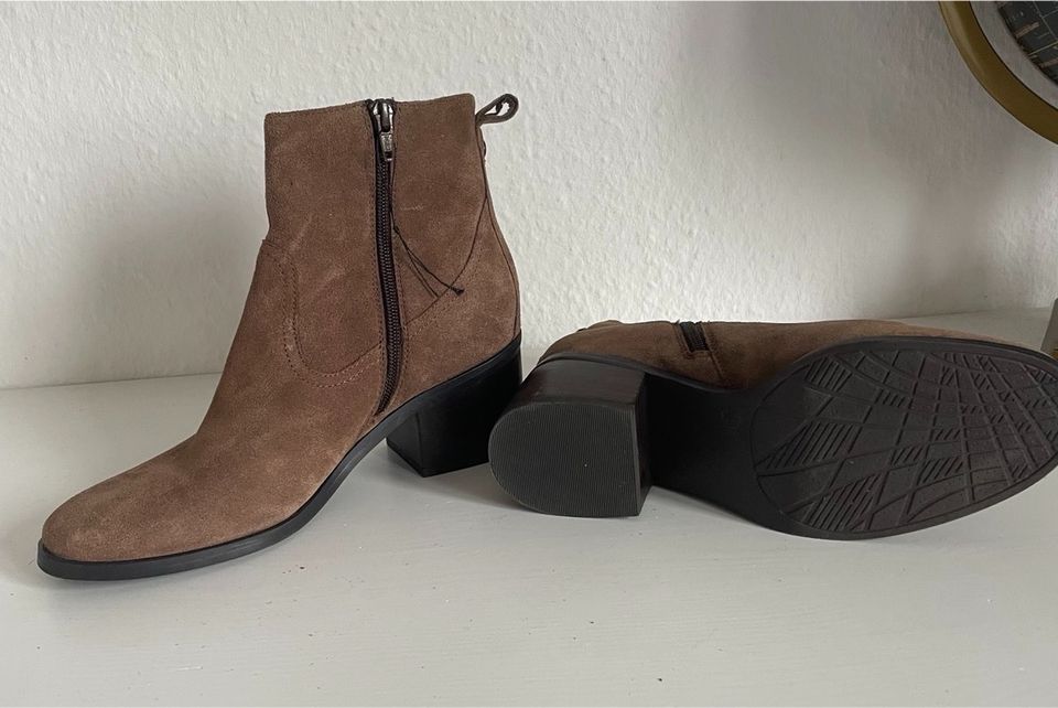 5th Avenue Wildleder Stiefel NEU in Bochum