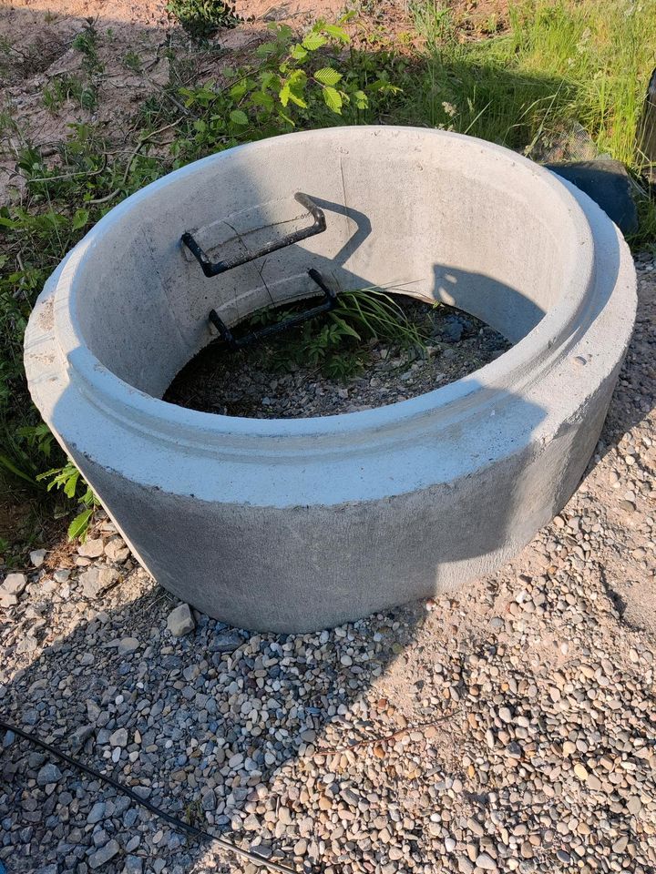 Schachtring Betonring Brunnenring mit Steigeisen Steigbügel NEU in