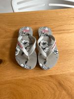 Vingino Flip Flops Sandalen Mädchen Gr. 28/29 grau Blumen neu Nordrhein-Westfalen - Bad Oeynhausen Vorschau