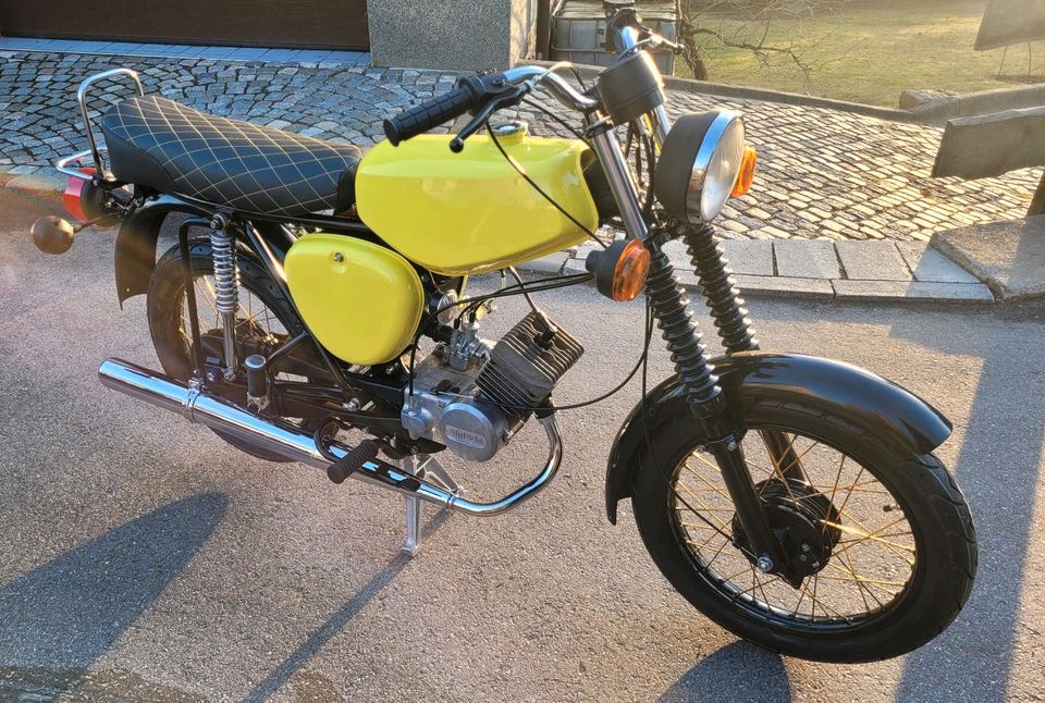 Simson S51 Vape Neuaufbau rapsgelb 4 Gang S50 gold kariert Tuning in Grünhain-Beierfeld 