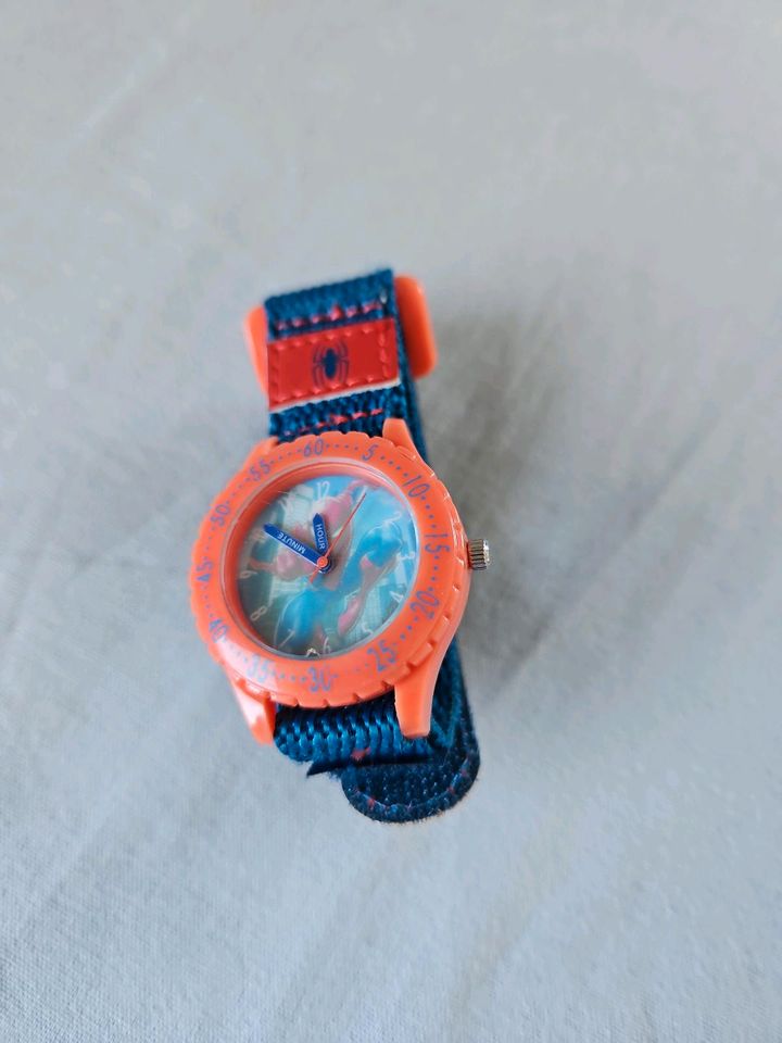 Spiderman Armbanduhr (rot/blau) in Harrislee