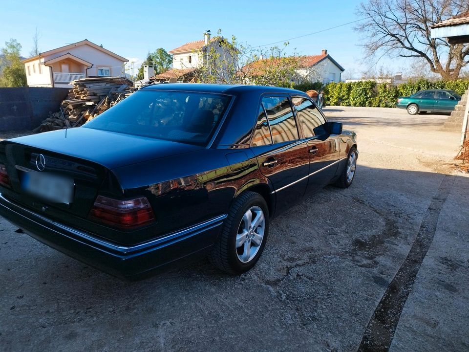 Mercedes w 124 e250 diesel Sportline Sammler Zustand in Hechingen