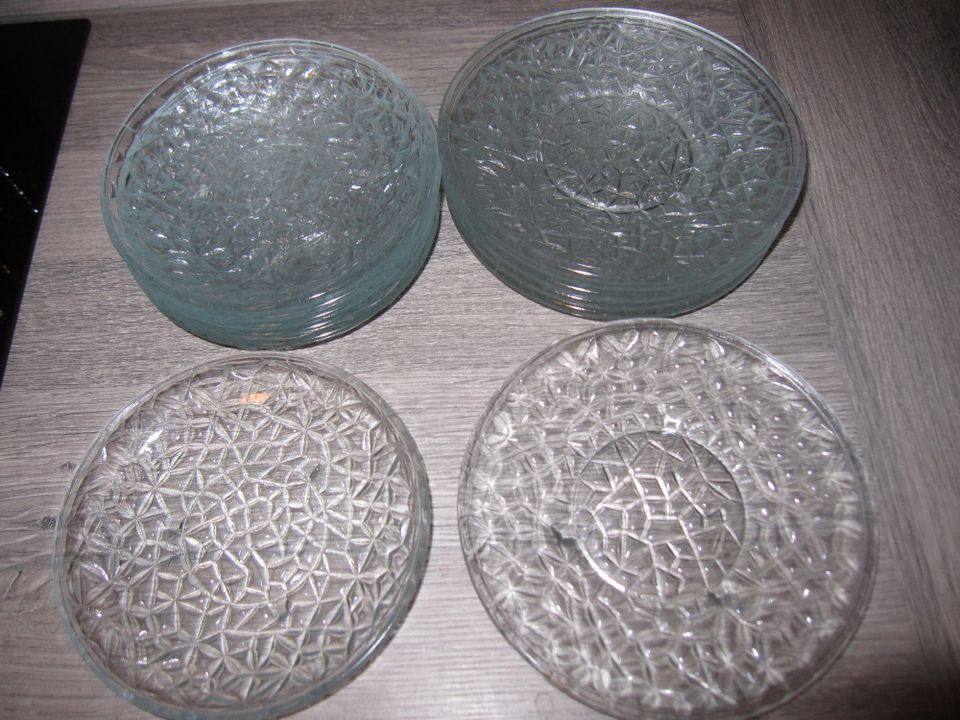 2 x 6 Glasteller, DDR, Durchmesser 14 cm und 16 cm, neu in Dresden