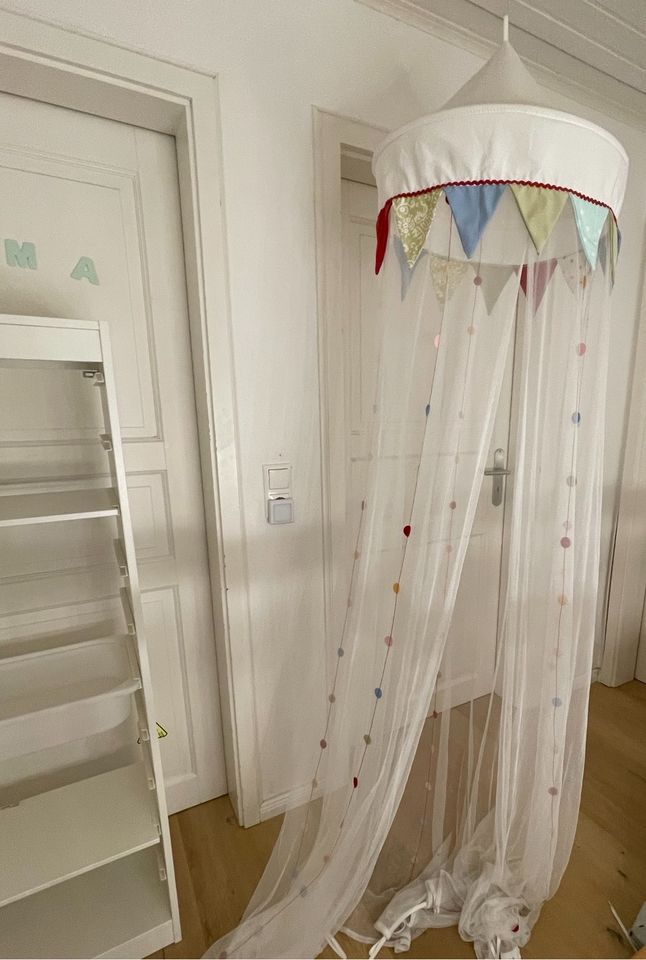 Ikea Kinderzimmer Möbel Bett Minnen Himmel Regal Trofast Teppich in Lüneburg