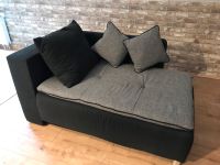 Kleines Sofa mit Kissen Couch Recamiere Möbel Niedersachsen - Flöthe Vorschau