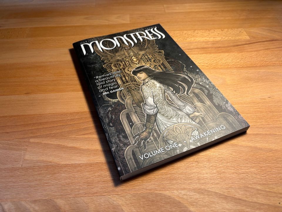 Monstress Volume 1 (Graphic Novel, Englisch) in Rosdorf