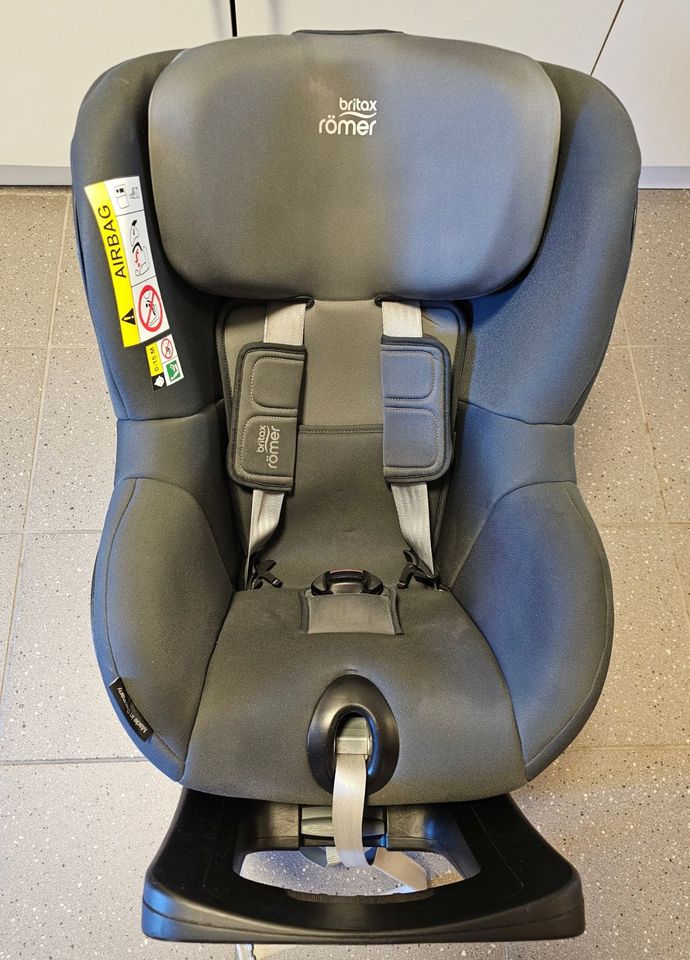 Britax Römer SWINGFIX i-SIZE in Storm Grey in Leingarten