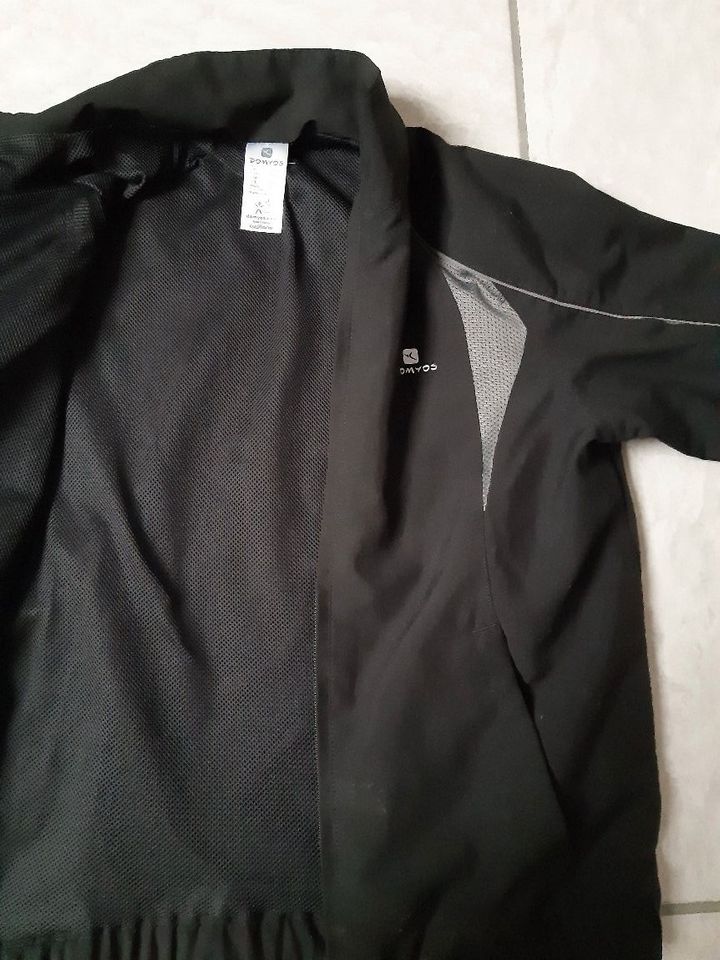 Trainingsjacke, Gr. 116, schwarz, Domyos in Markt Schwaben