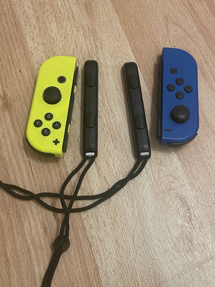 Nintendo switch V2 mit Zubehör in Harrislee