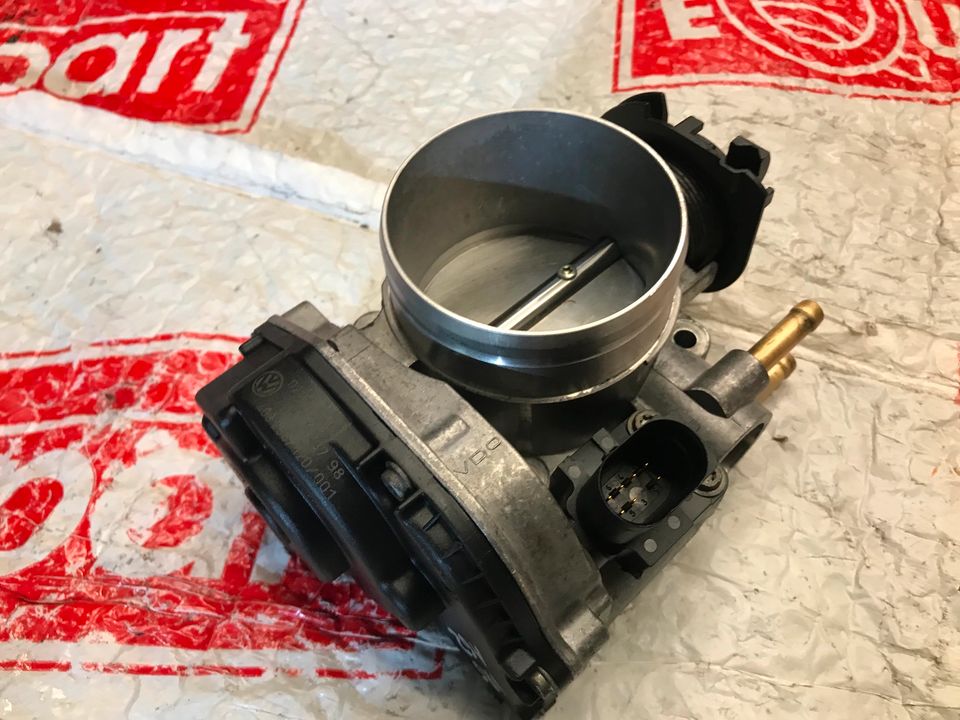 VW / SEAT 2.3 L VR5 V5 AGZ 150 PS DROSSELKLAPPE NR 021133066 in Schönberg