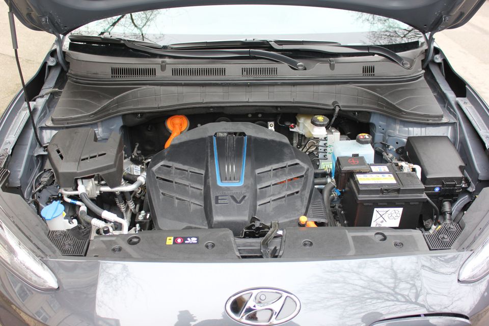 Hyundai Kona Elektro MY23 grau Trend-Paket Allwetterreifen 100kw in Hannover
