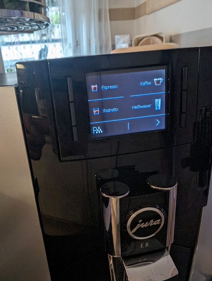 Kaffeevollautomat Jura E8 in Koblenz