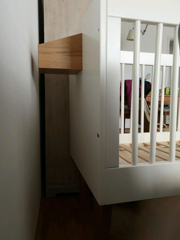 Neuwertiges Babybett / Babysofa / Beistellbett in Dresden