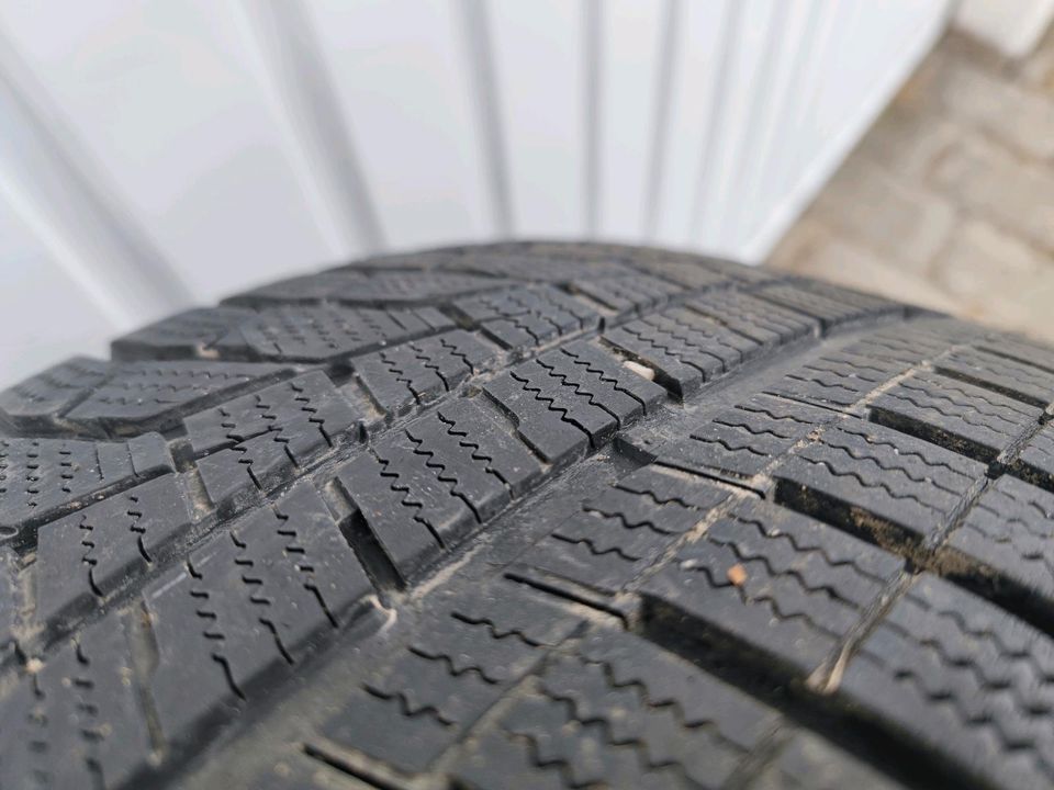 Hankook 235 / 55 R 19 Winter i*cept Evo2 SUV Winterreifen 4,6mm in Sonnewalde