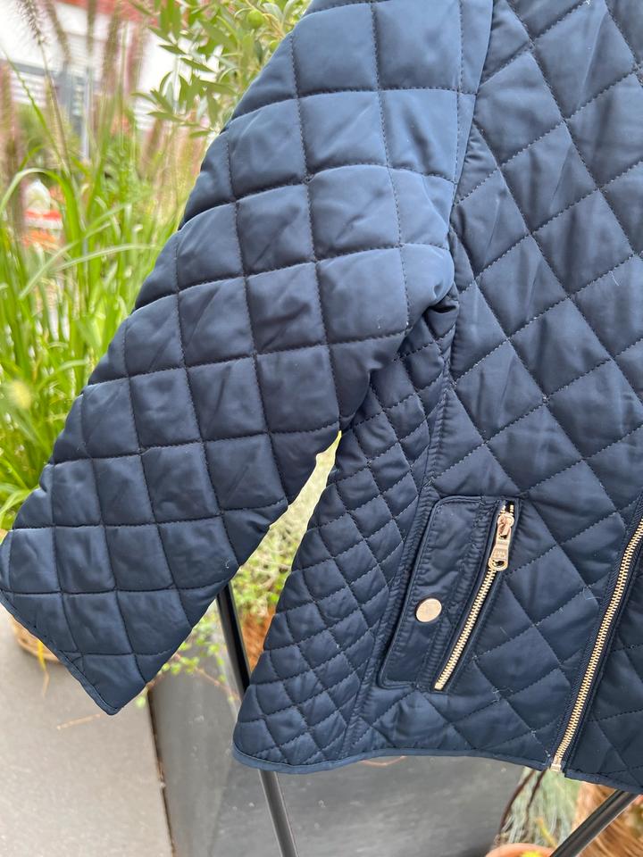 Zara Steppweste Kapuze Fell Übergangsjacke Jacke blau 110/116 in Mörfelden-Walldorf