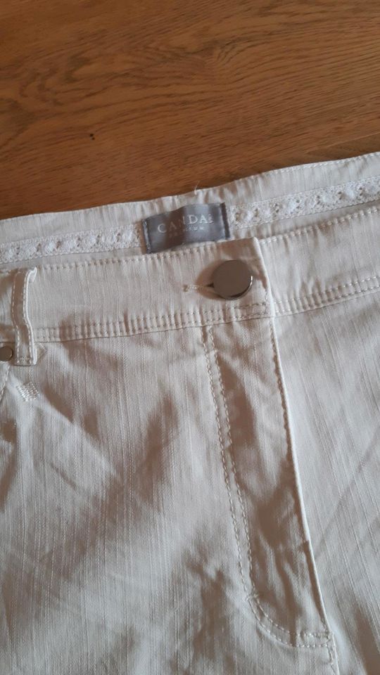 Sehr schöne weiße Jeansstrechhose in Zülpich